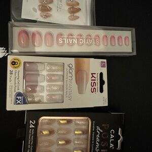 4 sets of nails Kiss Glam, Static, and LeStart.